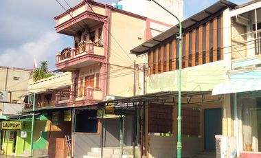 Ruang Usaha strategis SAGAN Jogja 2 Ruko, kost 23 kamar Lt 506 m² SHM