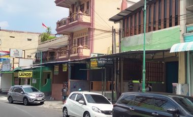 Ruang Usaha strategis SAGAN Jogja 2 Ruko, kost 23 kamar Lt 506 m² SHM