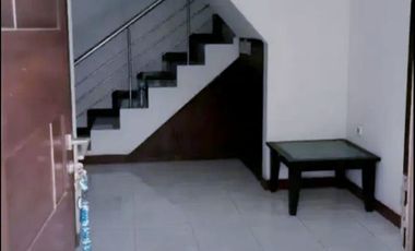 Disewakan Rumah 2 Lantai Furnish Tengah Kota Di Kembar BKR dkt Buah Batu