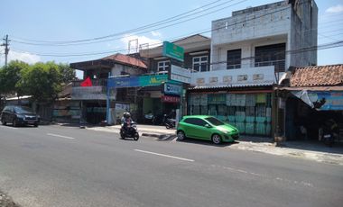 Ruko strategis 3 lantai Jl Bantul Utara kampus Merdeka UT Lt 112 m²