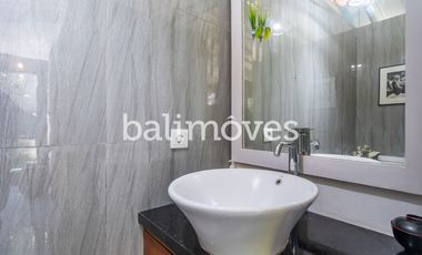 Villa Modern Cantik dengan Tiga Kamar Tidur di Sanur