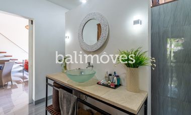 Villa Modern Cantik dengan Tiga Kamar Tidur di Sanur