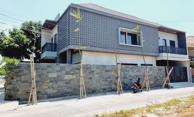 Rumah Baru 2 Lt Design Industrial Ada Private Pool Solo Kota