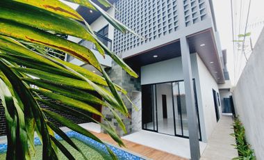 Rumah Baru 2 Lt Design Industrial Ada Private Pool Solo Kota