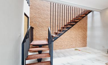 Rumah Baru 2 Lt Design Industrial Ada Private Pool Solo Kota