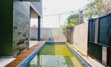 Rumah Baru 2 Lt Design Industrial Ada Private Pool Solo Kota