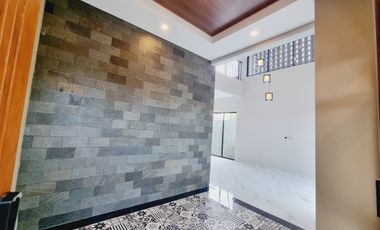 Rumah Baru 2 Lt Design Industrial Ada Private Pool Solo Kota