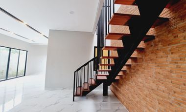 Rumah Baru 2 Lt Design Industrial Ada Private Pool Solo Kota