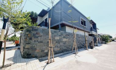 Rumah Baru 2 Lt Design Industrial Ada Private Pool Solo Kota