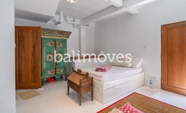 Villa Klasik Baru Dua Lantai dengan Dua Kamar Tidur di Sanur