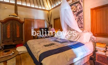 Villa Klasik Baru Dua Lantai dengan Dua Kamar Tidur di Sanur