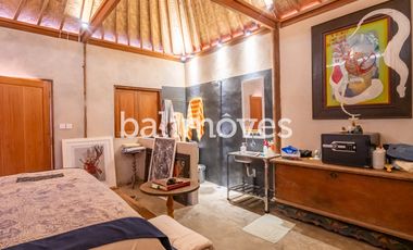 Villa Klasik Baru Dua Lantai dengan Dua Kamar Tidur di Sanur