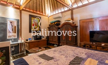 Villa Klasik Baru Dua Lantai dengan Dua Kamar Tidur di Sanur