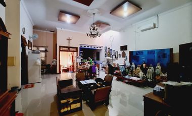 Rumah Mewah 389m² Tepi Jalan Utama Di Banjarsari Solo