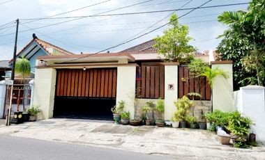 Rumah Mewah 389m² Tepi Jalan Utama Di Banjarsari Solo