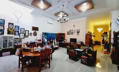 Rumah Mewah 389m² Tepi Jalan Utama Di Banjarsari Solo