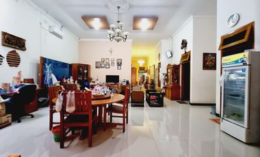 Rumah Mewah 389m² Tepi Jalan Utama Di Banjarsari Solo