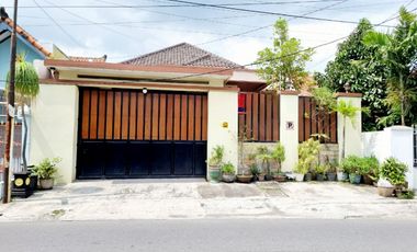 Rumah Mewah 389m² Tepi Jalan Utama Di Banjarsari Solo
