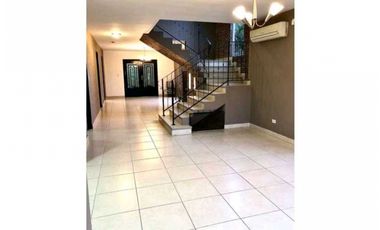 VENTA DE CASA EN PH PASEO DORADO PRECIO DE OPORTUNIDAD 318M2 JP