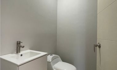 ALQUILER DE OFICINA AMOBLADA EN FINANCIAL PARK, COSTA DEL ESTE (8P)