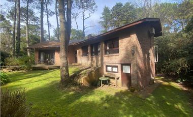 CASA EN VENTA EN CARILO - CALLE PERDIZ Y CEDRO