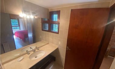 CASA EN VENTA EN CARILO - CALLE PERDIZ Y CEDRO