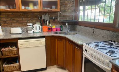 CASA EN VENTA EN CARILO - CALLE PERDIZ Y CEDRO