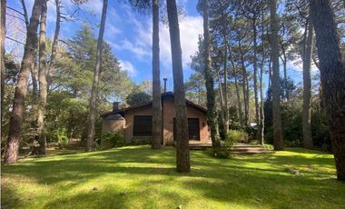 CASA EN VENTA EN CARILO - CALLE PERDIZ Y CEDRO