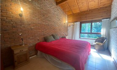CASA EN VENTA EN CARILO - CALLE PERDIZ Y CEDRO