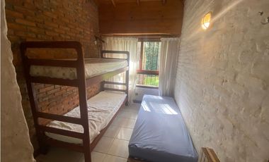CASA EN VENTA EN CARILO - CALLE PERDIZ Y CEDRO