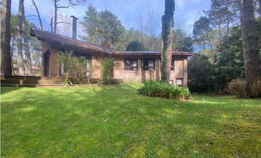 CASA EN VENTA EN CARILO - CALLE PERDIZ Y CEDRO