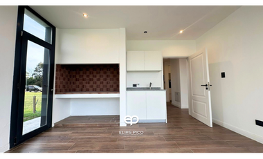 VENTA Casa A ESTRENAR 5 amb con piscina - Barrio Privado Rumencó Joven