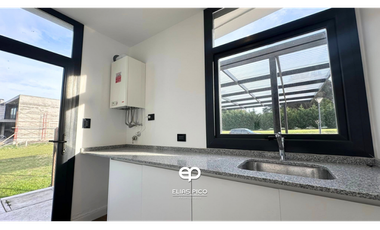 VENTA Casa A ESTRENAR 5 amb con piscina - Barrio Privado Rumencó Joven