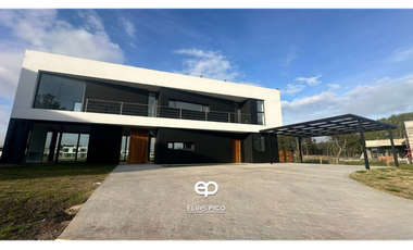 VENTA Casa A ESTRENAR 5 amb con piscina - Barrio Privado Rumencó Joven