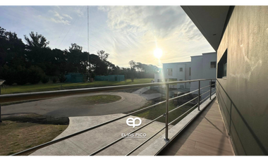 VENTA Casa A ESTRENAR 5 amb con piscina - Barrio Privado Rumencó Joven