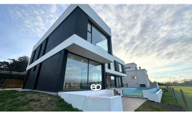 VENTA Casa A ESTRENAR 5 amb con piscina - Barrio Privado Rumencó Joven