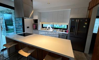 Espectacular Casa en venta, Barrio Santa Elena en Pilar del Este.