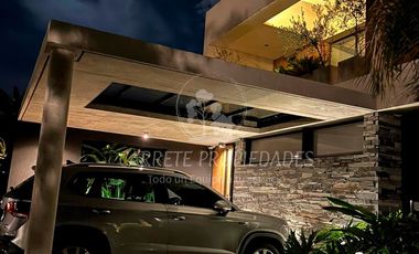 Espectacular Casa en venta, Barrio Santa Elena en Pilar del Este.