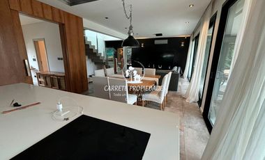 Espectacular Casa en venta, Barrio Santa Elena en Pilar del Este.