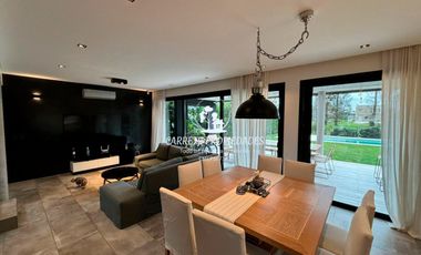 Espectacular Casa en venta, Barrio Santa Elena en Pilar del Este.