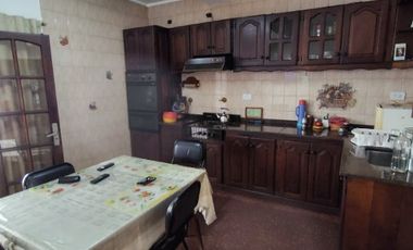 Casa en venta en Quilmes Este