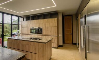 Casa en venta en Envigado, sector El Alto de Las Palmas