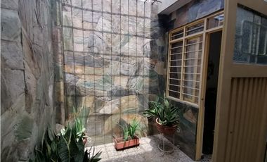 CASA EN VENTA CON LOCAL BARRIO CHAPINERO DE CALI LO cw9368967