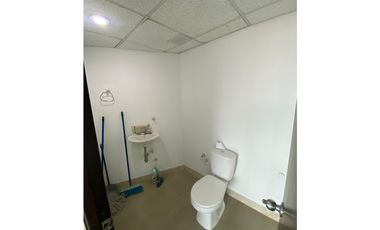 OFICINA COMERCIAL EN ARRIENDO  CENTRO EMPRESARIAL CHIPICHAPE