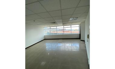 OFICINA COMERCIAL EN ARRIENDO  CENTRO EMPRESARIAL CHIPICHAPE