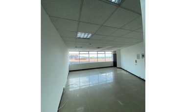OFICINA COMERCIAL EN ARRIENDO  CENTRO EMPRESARIAL CHIPICHAPE