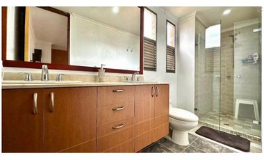 Vendo Apto en Milla de Oro. Vista definida. Sector tranquilo.