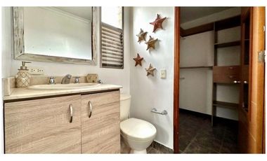 Vendo Apto en Milla de Oro. Vista definida. Sector tranquilo.