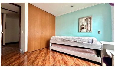 Vendo Apto en Milla de Oro. Vista definida. Sector tranquilo.