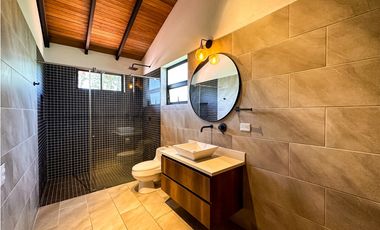 Casa campestre Independiente para la venta llanogrande